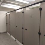 Réaménagement des sanitaires et WC (habillages de battis support WC) du complexe sportif : Le Stadium à Villeneuve-d'Ascq (59) ,réalisé par Kalysse, Leader des équipements sanitaires et vestiaires pour les complexes sportifs et Arena