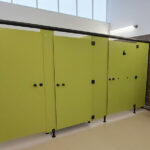 Aménagements et équipements sanitaires et vestiaires sportifs pour la salle omnisports de Estaires (59), réalisé par Kalysse, Leader des équipements sanitaires pour les complexes sportifs et Arena